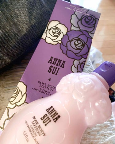 ANNA SUI   ローズボディローション🌹


最近ボディケアに力を入れていて、年中使える重くない保湿系かつ香りの良いのものが欲しいな(強欲)と言う私の要望を叶えてくれたもの

因みに衝動買いでした