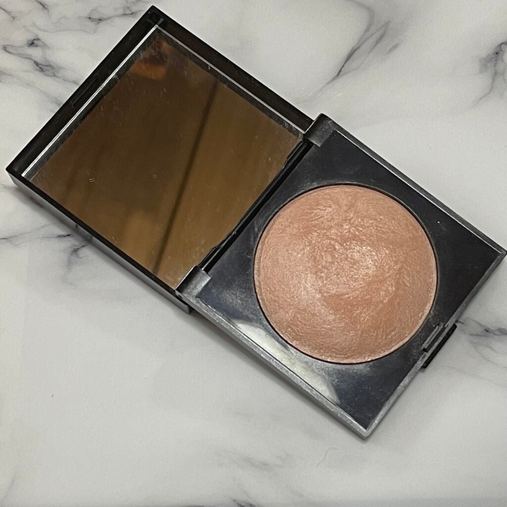 マットラディアンス ベイクドパウダー ハイライト01/ローラ メルシエ/パウダーハイライトを使ったクチコミ(2枚目)