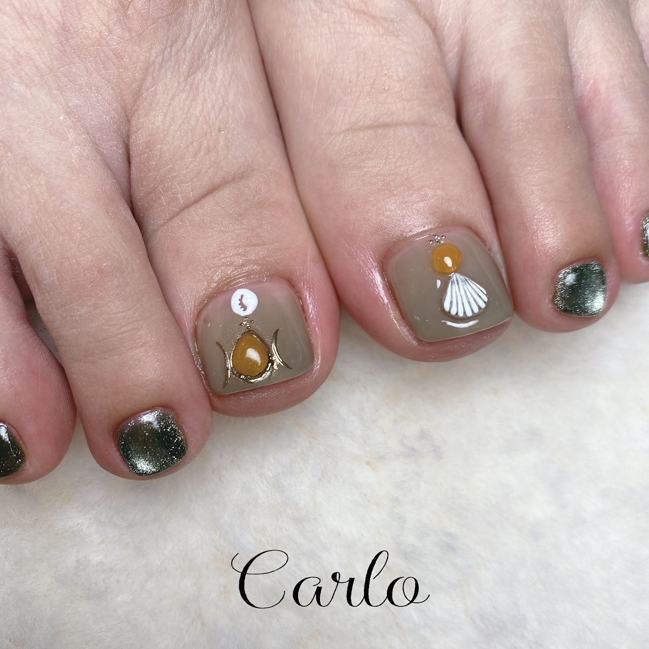 YUKA on LIPS 「.foot2本art..#狭山ヶ丘ネイルサロン#小手指ネイルサ..」(1枚目)