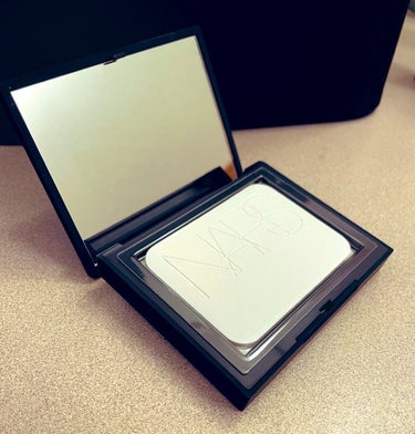 ライトリフレクティングセッティングパウダー　プレスト　N/NARS/プレストパウダーを使ったクチコミ（2枚目）