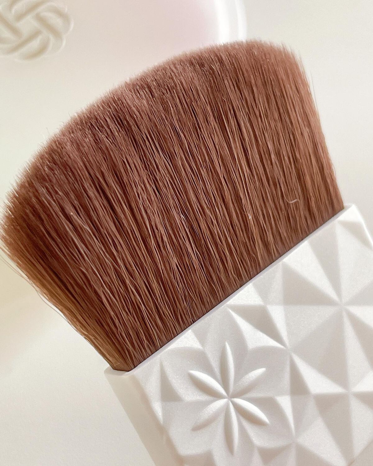 ＡＱ　オーラ リフレクター 03 sakura beige 可憐な花びらのようにおだやかな印象/DECORTÉ/プレストパウダーを使ったクチコミ（3枚目）