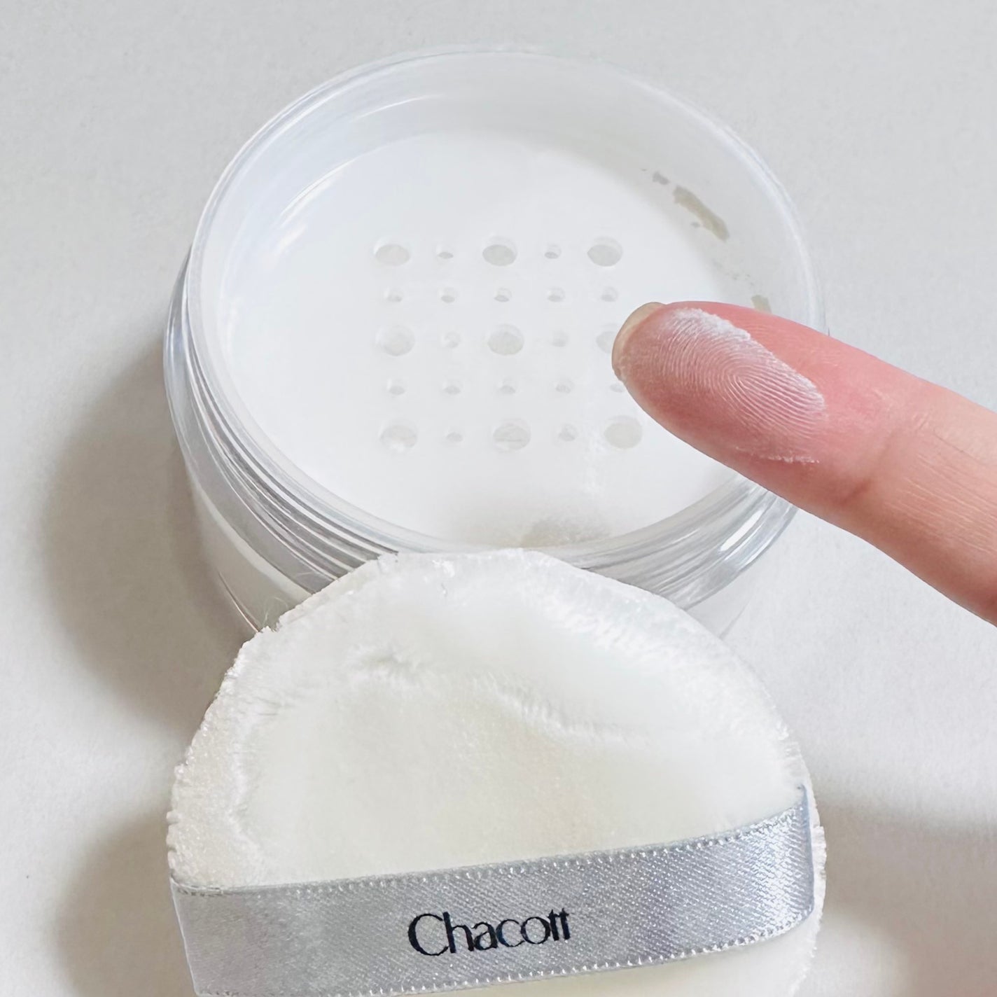 フィニッシングパウダー マット/チャコット・コスメティクス/ルースパウダーを使ったクチコミ(2枚目)