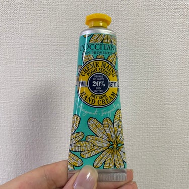 L'OCCITANE ハピネススマイル シア ハンドクリームのクチコミ「ロクシタンのハンドクリーム！

最近の限定品です🥰

柑橘系の爽やかな香りとスーッとする酸っぱ.....」（1枚目）