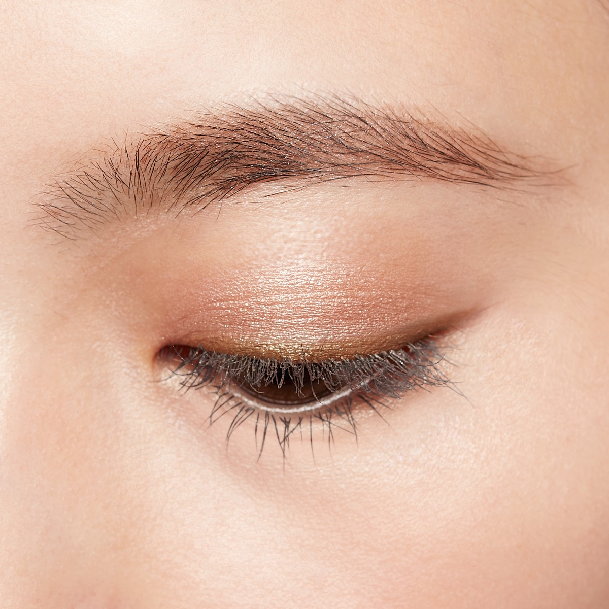 デイジードール クリーミーライナー 04 オリーブブラウン 〈ラメタイプ〉