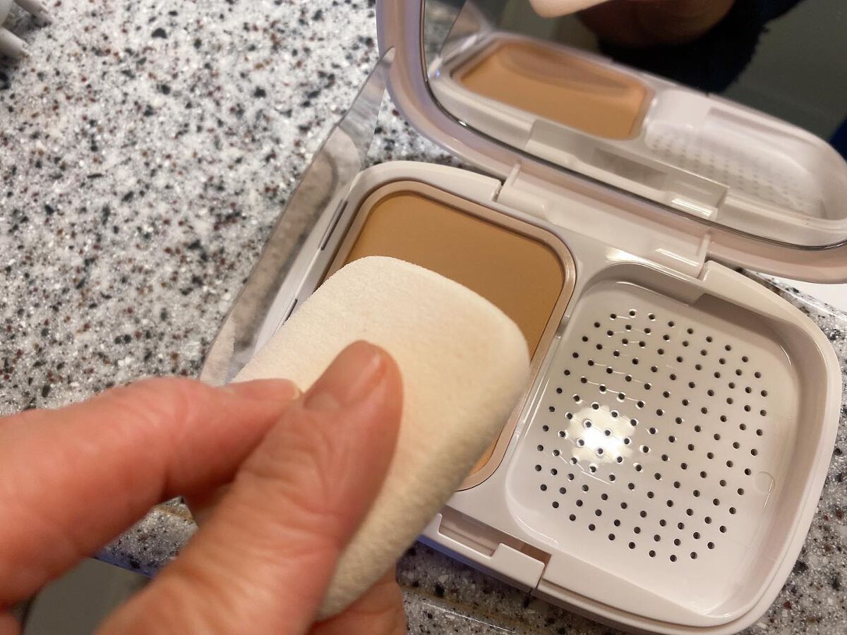 るいめい on LIPS 「.🍀メディアリュクスパウダーファンデーション色でカバーするので..」(2枚目)