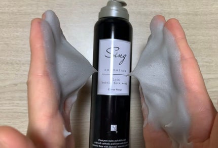 Sing ブラックバブルフェイスウォッシュ のクチコミ「Sing(シング)ブラックバブルフェイスウォッシュ。
黒のもっちり泡で、毛穴レス肌へ。(古い.....」(2枚目)