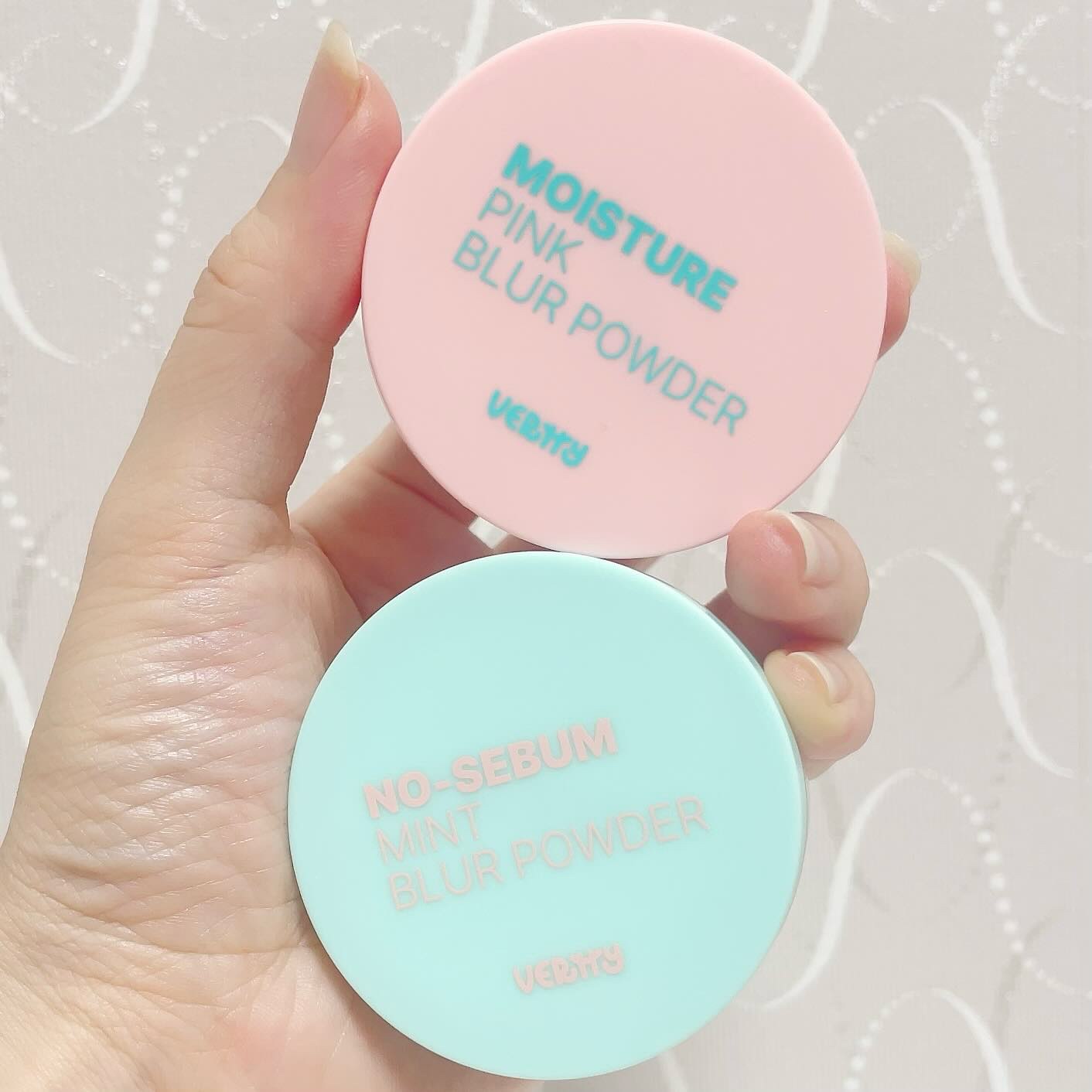 #PR
VERTTY(@vertty_official_jp )
モイスチャーピンクブラーパウダー
ノーセボムミントブラーパウダー 

ピンクの方はサラッとしつつしっとり感もある仕上がり✨透明感欲しい人はこっち❣️
ミントの方はマットで陶器