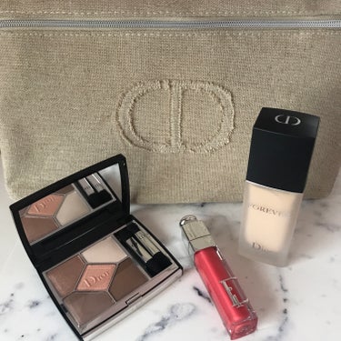 Dior ディオールスキン フォーエヴァー フルイド マットのクチコミ「Dior
ディオールスキン フォーエヴァー フルイド マット
0Nニュートラル

サンク クル.....」（1枚目）