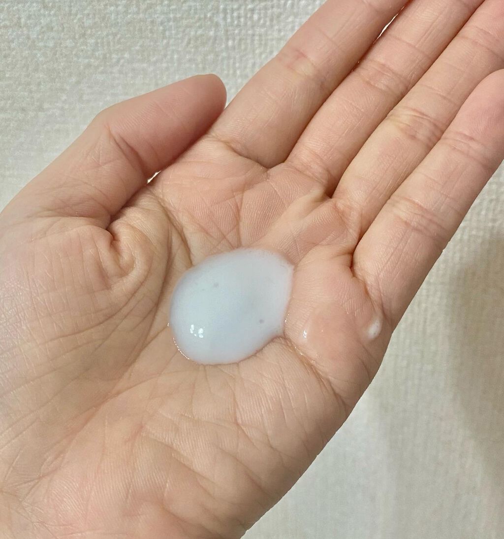 野尻真里 on LIPS 「この美容液をつけて30秒くらい置いてから美容液をつけると肌に入..」(2枚目)