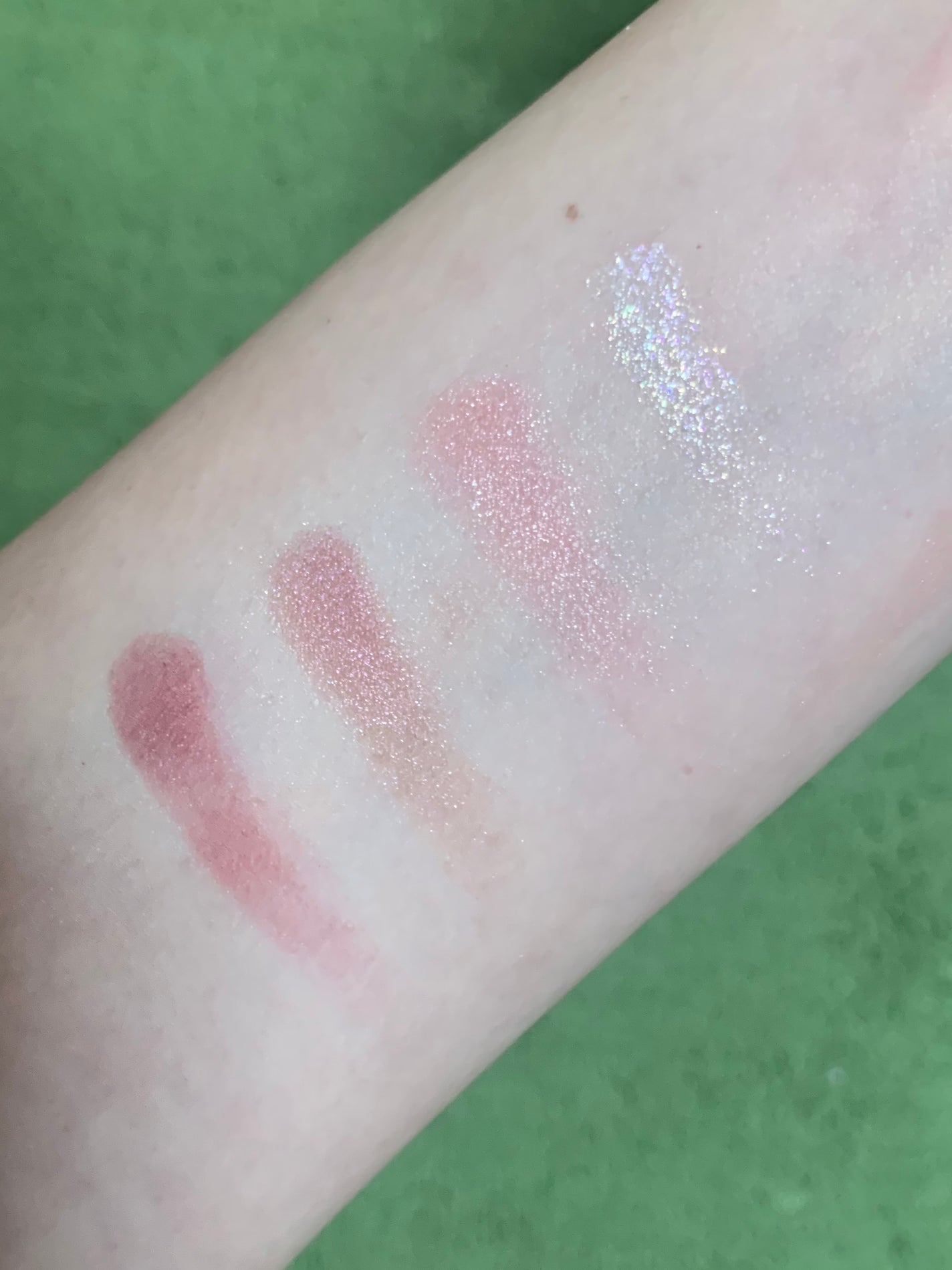 レブロン ダズル アイシャドウ クアッド/REVLON/アイシャドウパレットを使ったクチコミ(2枚目)