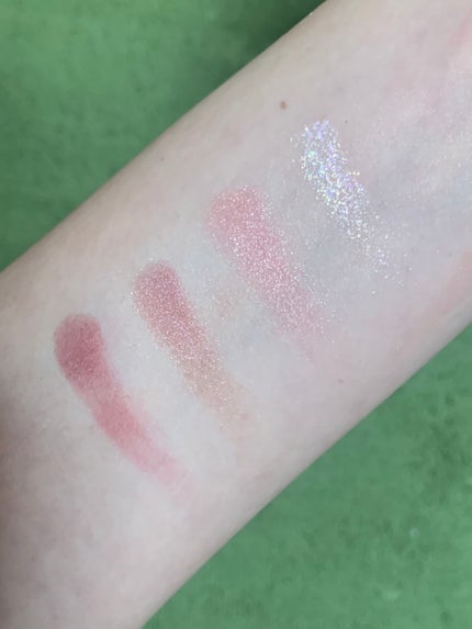 レブロン ダズル アイシャドウ クアッド/REVLON/アイシャドウパレットを使ったクチコミ(2枚目)