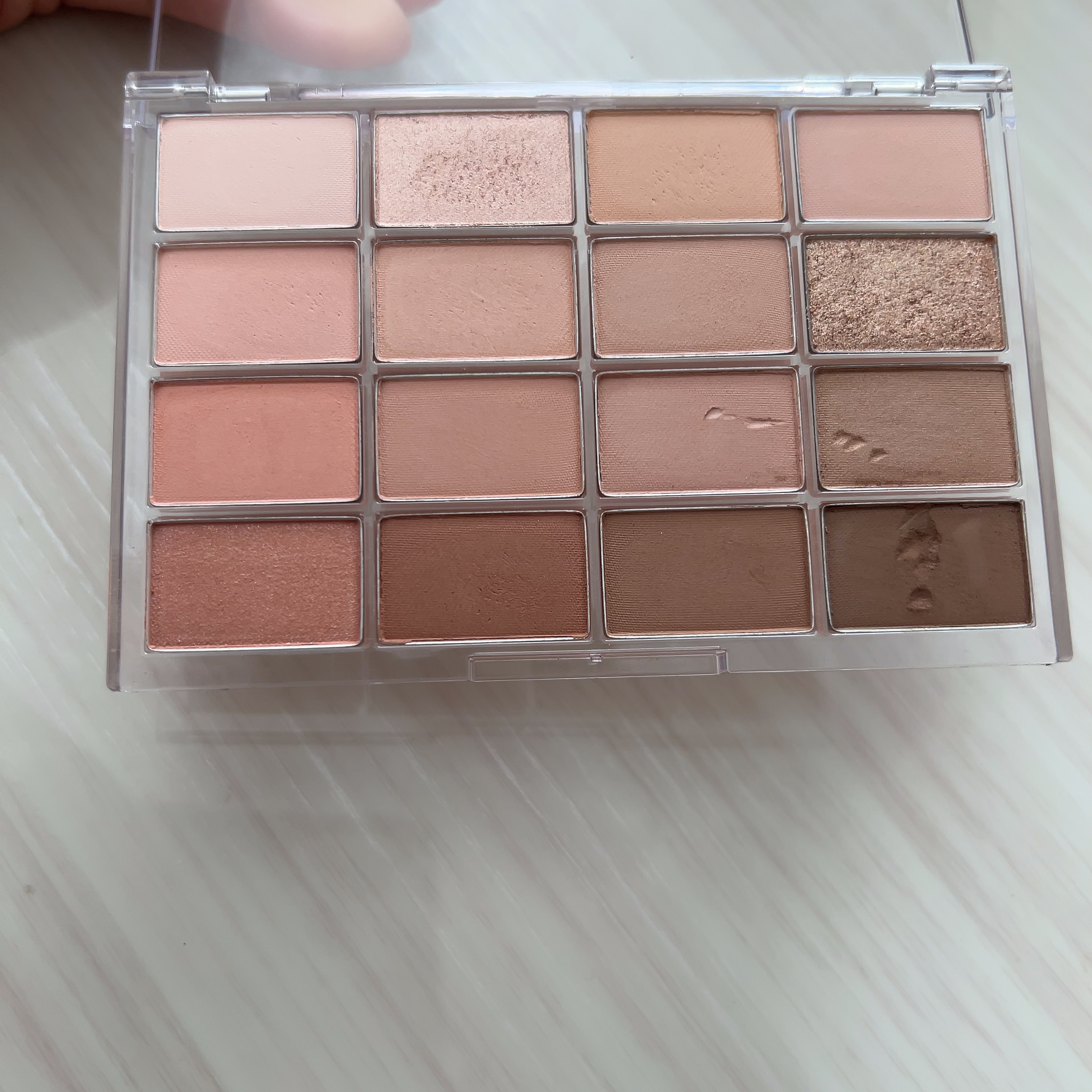 ソフトブラーリングアイパレット/wakemake/アイシャドウパレットを使ったクチコミ（2枚目）