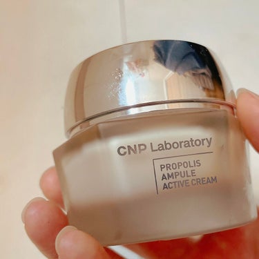 CNP Laboratory
プロポリスアンプル アクティブクリーム

これを使う前にオイルインクリームを使っていましたが、保湿力はこっちの方が
あるかなと思います

このクリーム塗り出して肌の艶も出て