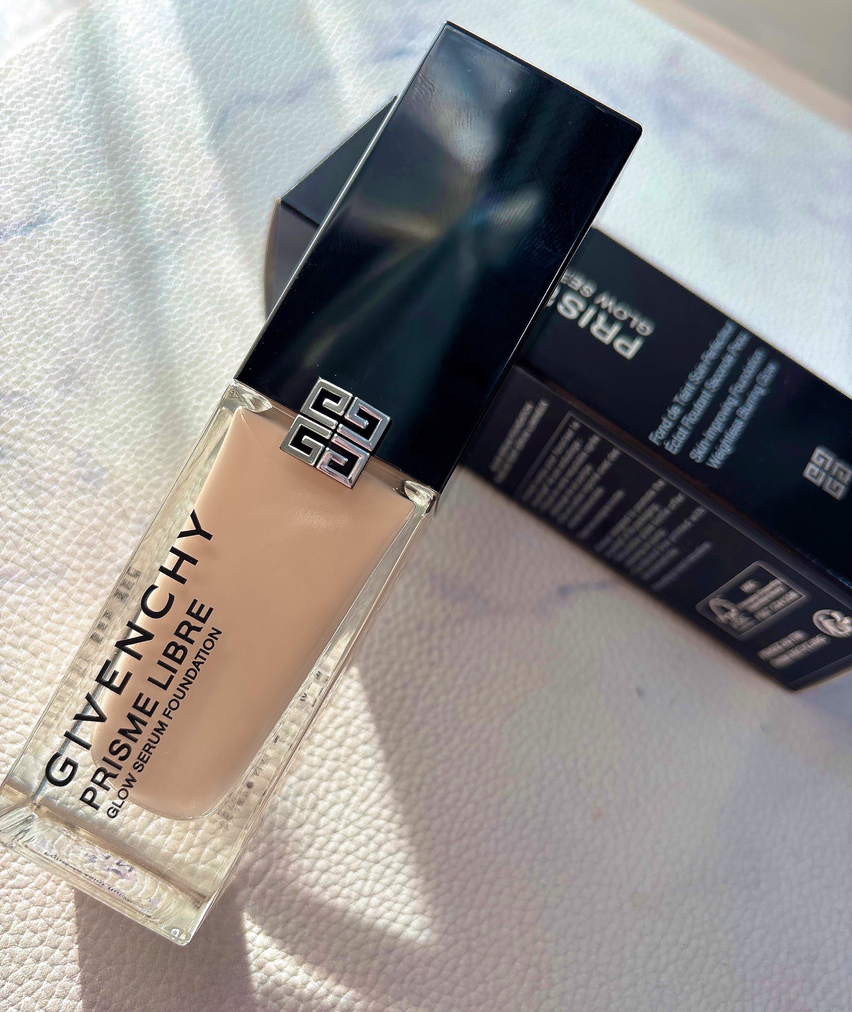 プリズム・リーブル・スキンケアリング・グロウ 2-N120/GIVENCHY/リキッドファンデーションを使ったクチコミ（1枚目）