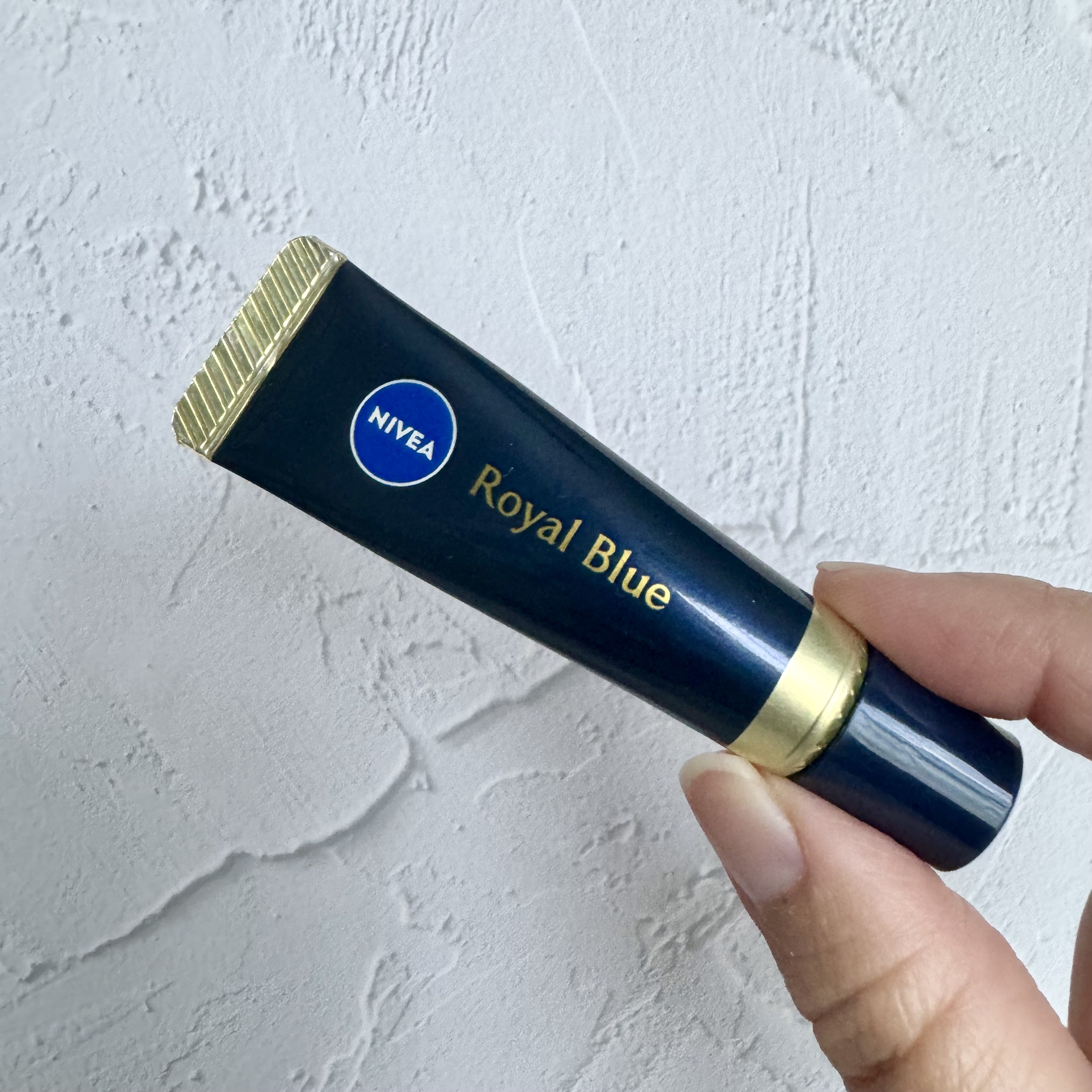ニベア　ロイヤルブルーリップ　濃密美容ケア/ニベア/リップ美容液を使ったクチコミ（1枚目）