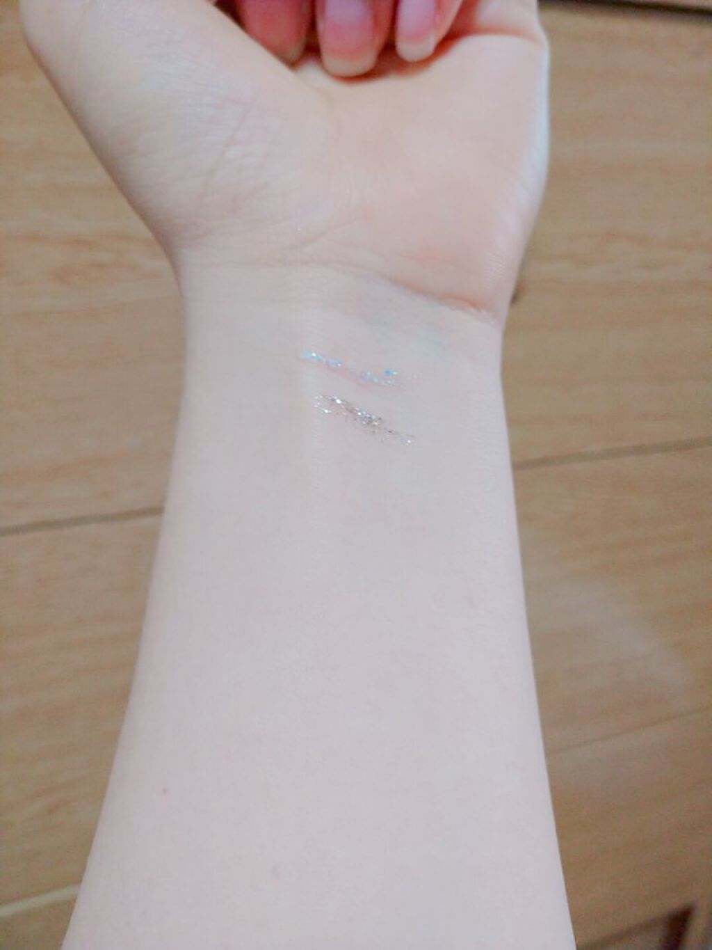 Cherry Love グリッター リキッドアイシャドウ P04 Shining Star/FlowerKnows/グリッターを使ったクチコミ（2枚目）