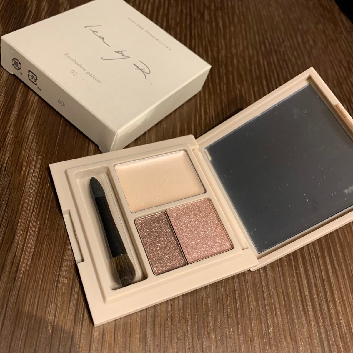 ベアスキンアイズ/lea by R./アイシャドウパレットを使ったクチコミ(1枚目)