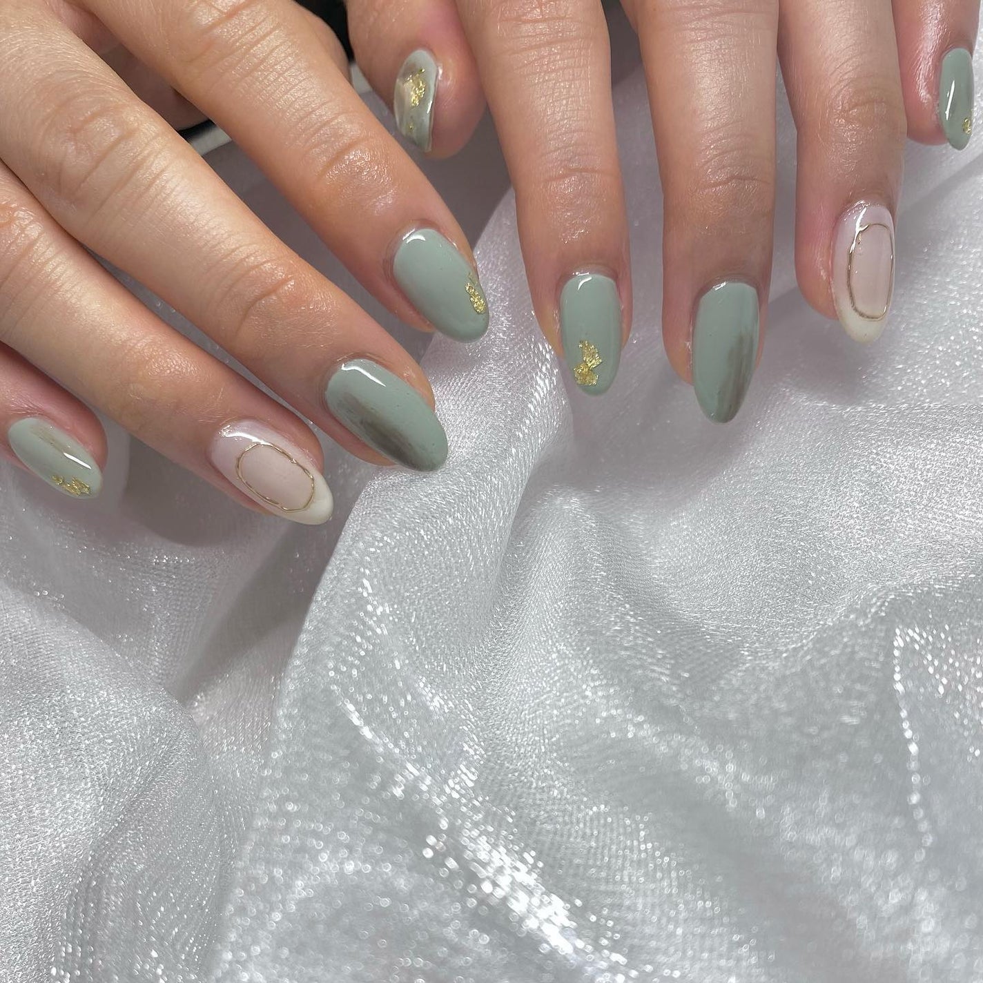 kanna on LIPS 「・・・お持ち込みデザイン💚✨淡いグリーンに金箔でお上品可愛い🥰..」(2枚目)