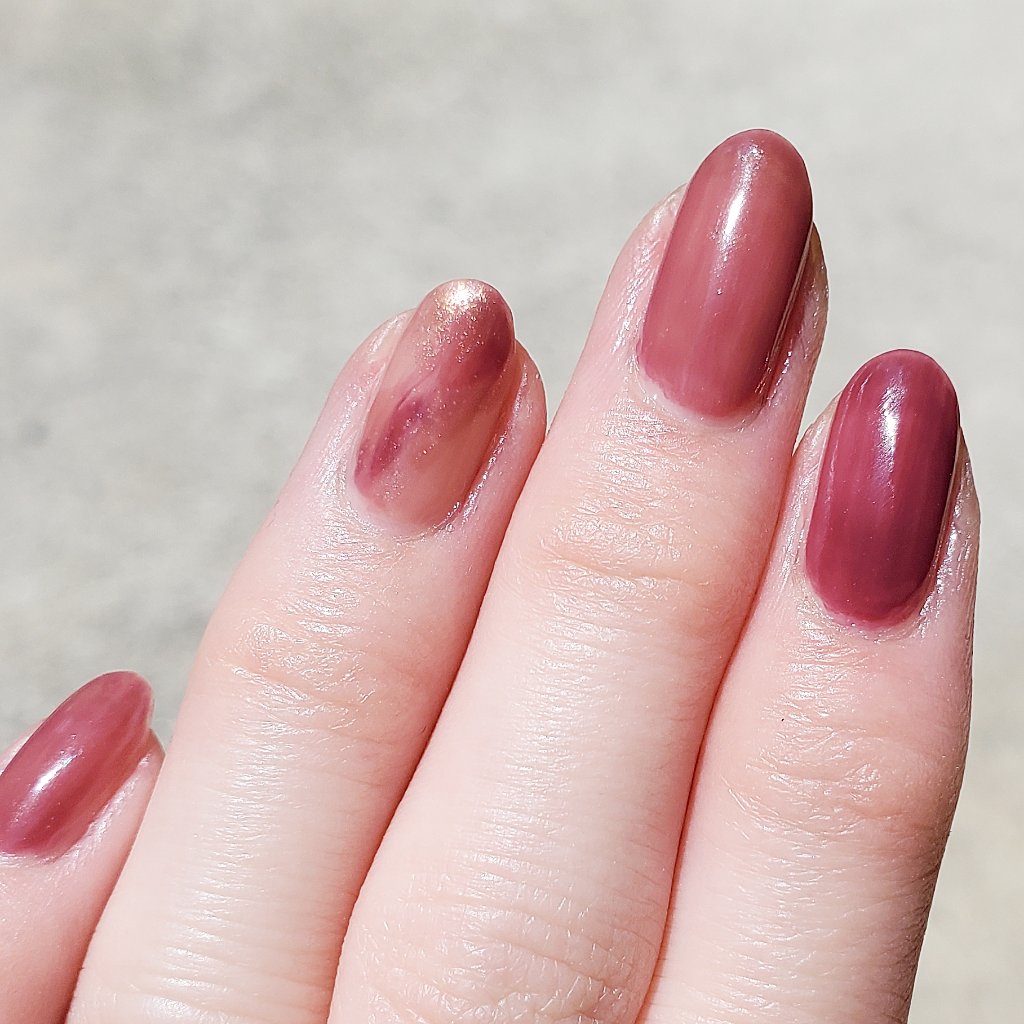 カラークラブ D297 Cranberry Jam/Forsythe/マニキュアを使ったクチコミ（2枚目）