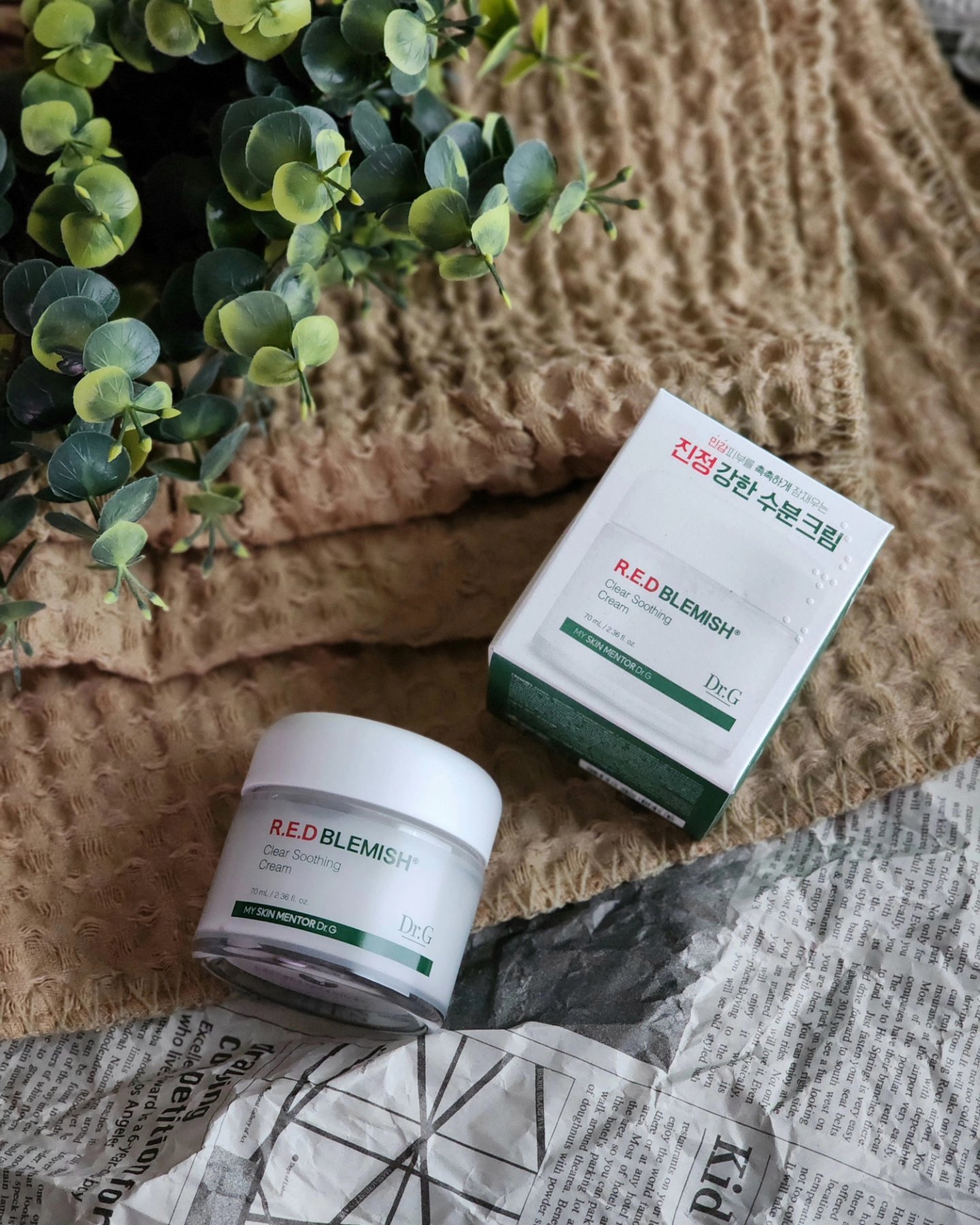 韓国コスメ Dr.G様より⁡
⁡｢レッドブレミッシュクリアスージングクリーム 70ml｣を頂きました❣️⁡
⁡⁡
⁡韓国では国民的クリームとして有名✨⁡
⁡大人気の鎮静クリーム😊🎶⁡
先端が浮き、衛生的に使えるスパチュラが付属✨⁡
乳白