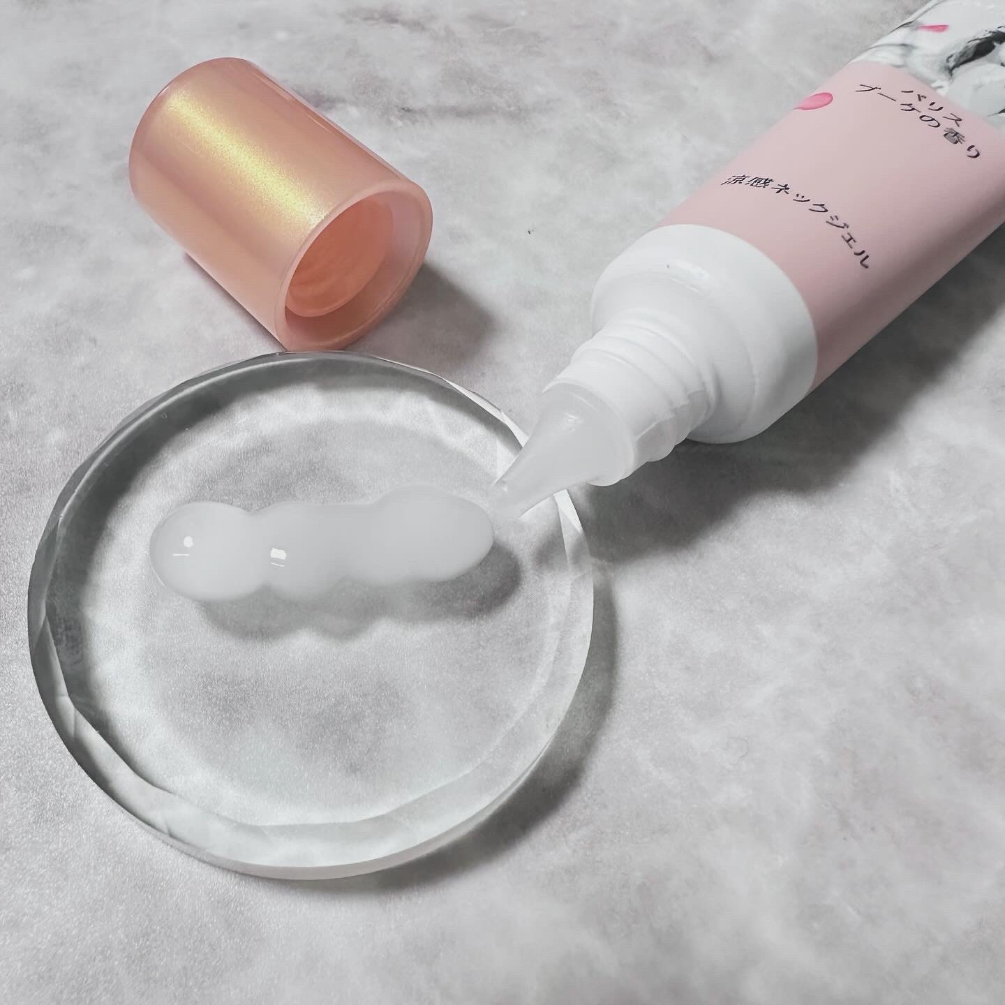 8x4 アロマスイッチ 涼感ネックジェル パリスブーケの香り/８ｘ４/デオドラント・制汗剤を使ったクチコミ（2枚目）