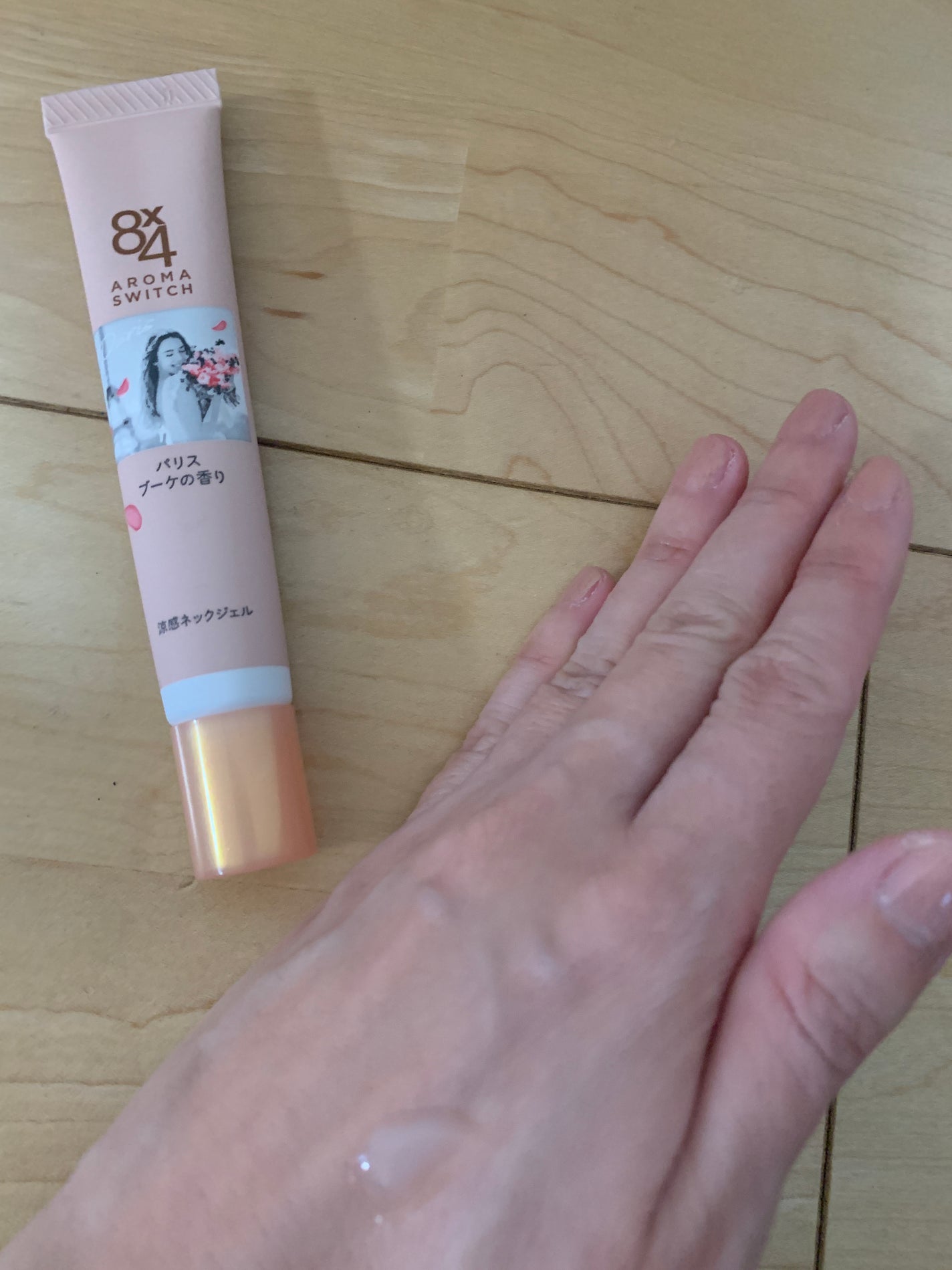 8x4 アロマスイッチ 涼感ネックジェル パリスブーケの香り/8x4/デオドラント・制汗剤を使ったクチコミ(2枚目)