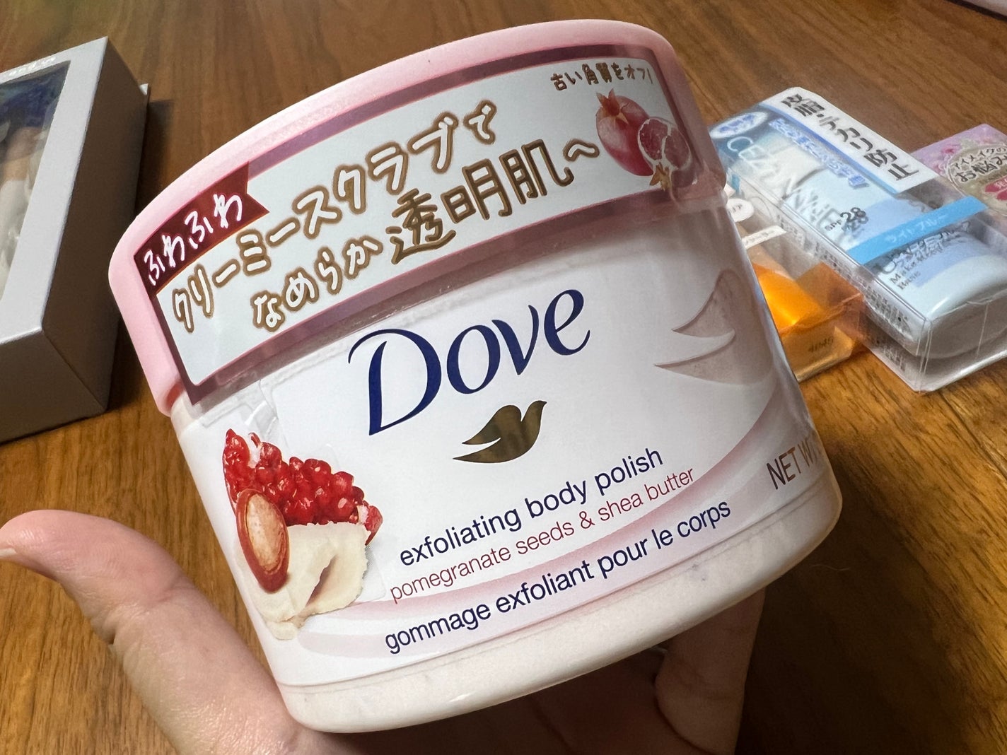 ダヴ ふわとろクリーミースクラブ ザクロ&シアバター/ダヴ/ボディスクラブを使ったクチコミ(1枚目)