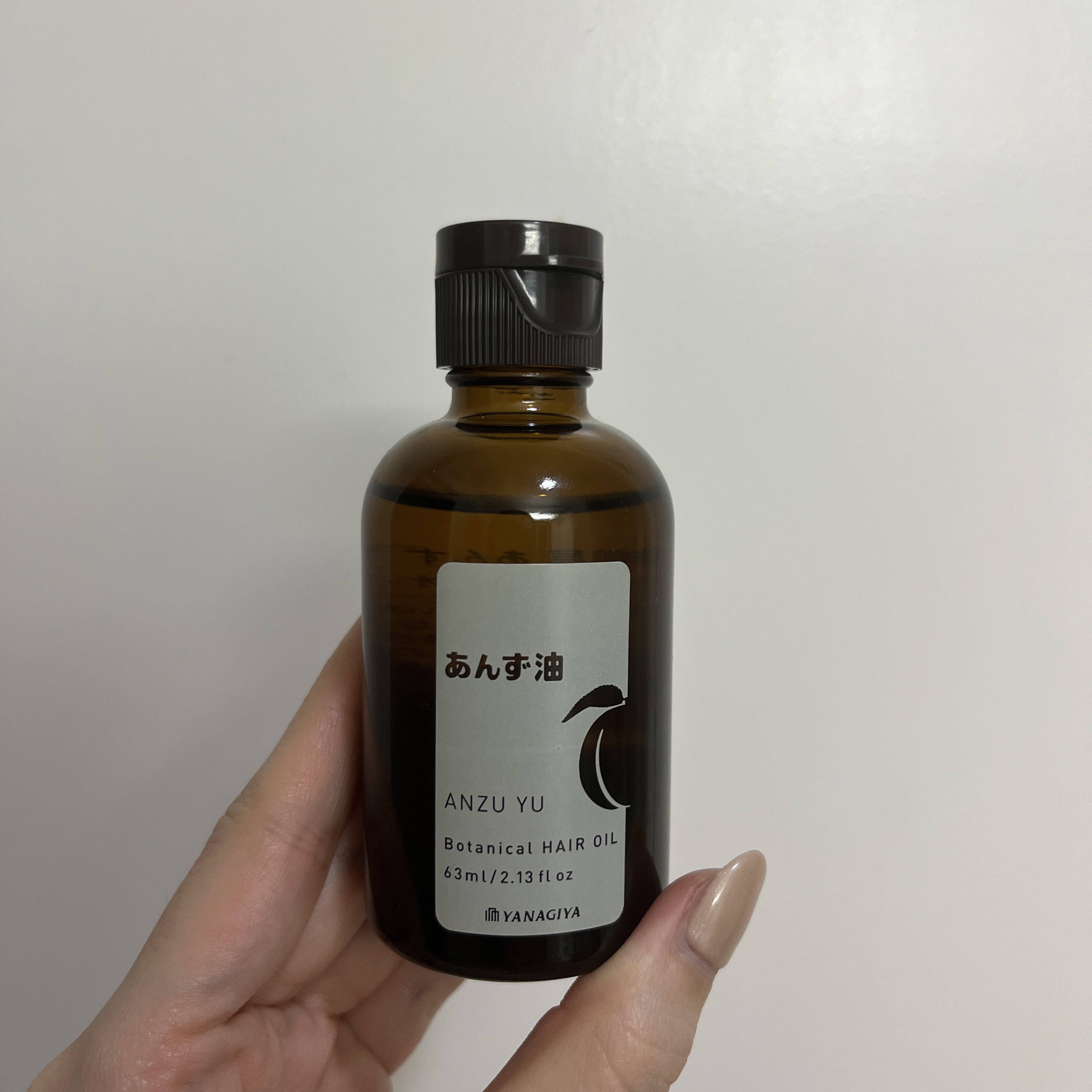 【使った商品】
柳屋あんず油

【商品の特徴】
毛先までしっかり浸透するヘアオイル。
髪にうるおいと輝きを与え、なめらかな指通りに

【使用感】
重たすぎないヘアオイル

【良いところ】
ほのかにあんずの香りがする
ヘアセット後に使用しても