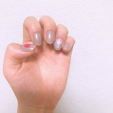 最近セルフネイルにはまってます💅
トップコート以外は全部ダイソーです✌🏼️

GENEネイルめちゃくちゃかわい〜〜！
ベースの色はパールグレージュという色です
何度か塗るともう少し暗めの色になるんですが