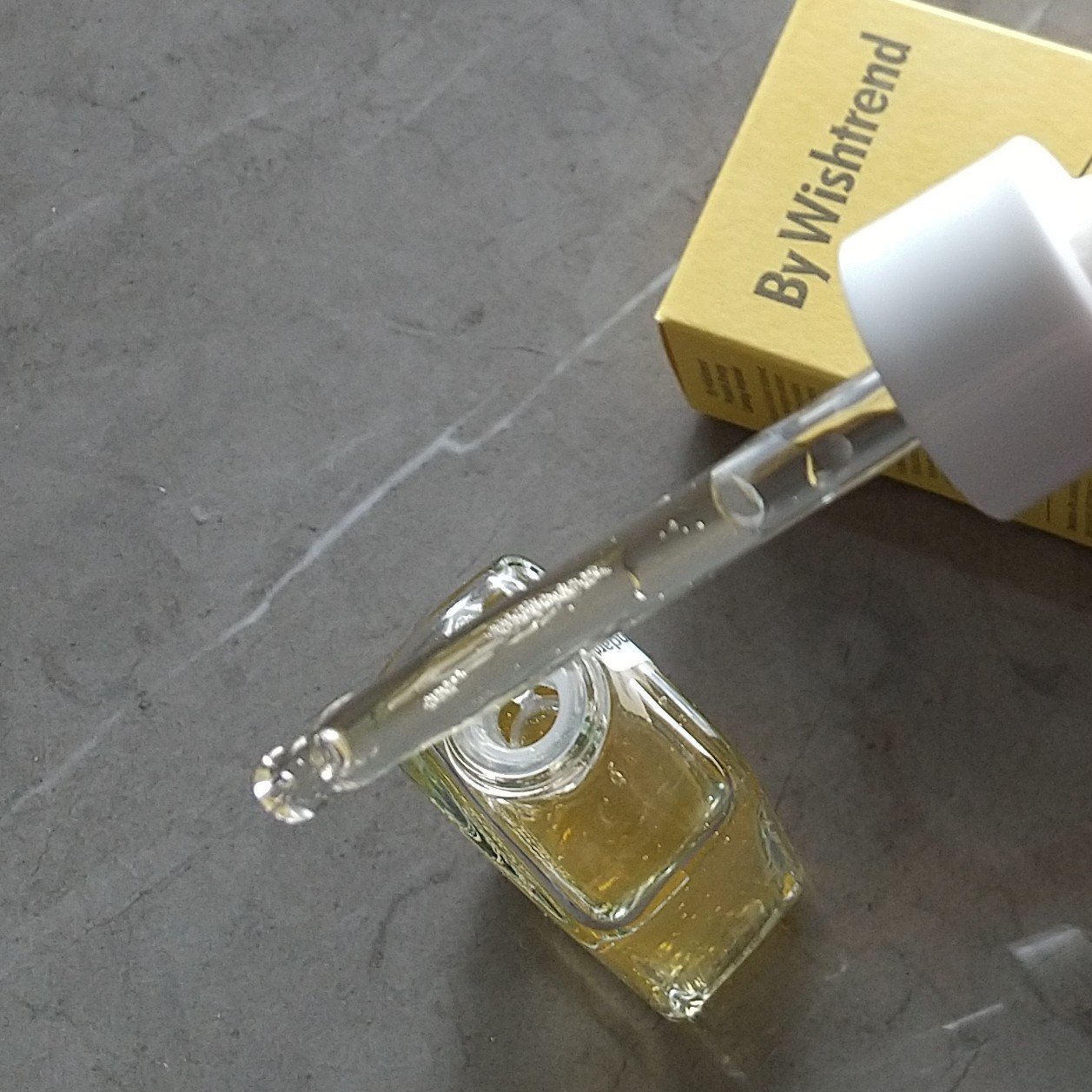 プロポリスエナジーカーミングアンプル/By Wishtrend/美容液を使ったクチコミ（2枚目）