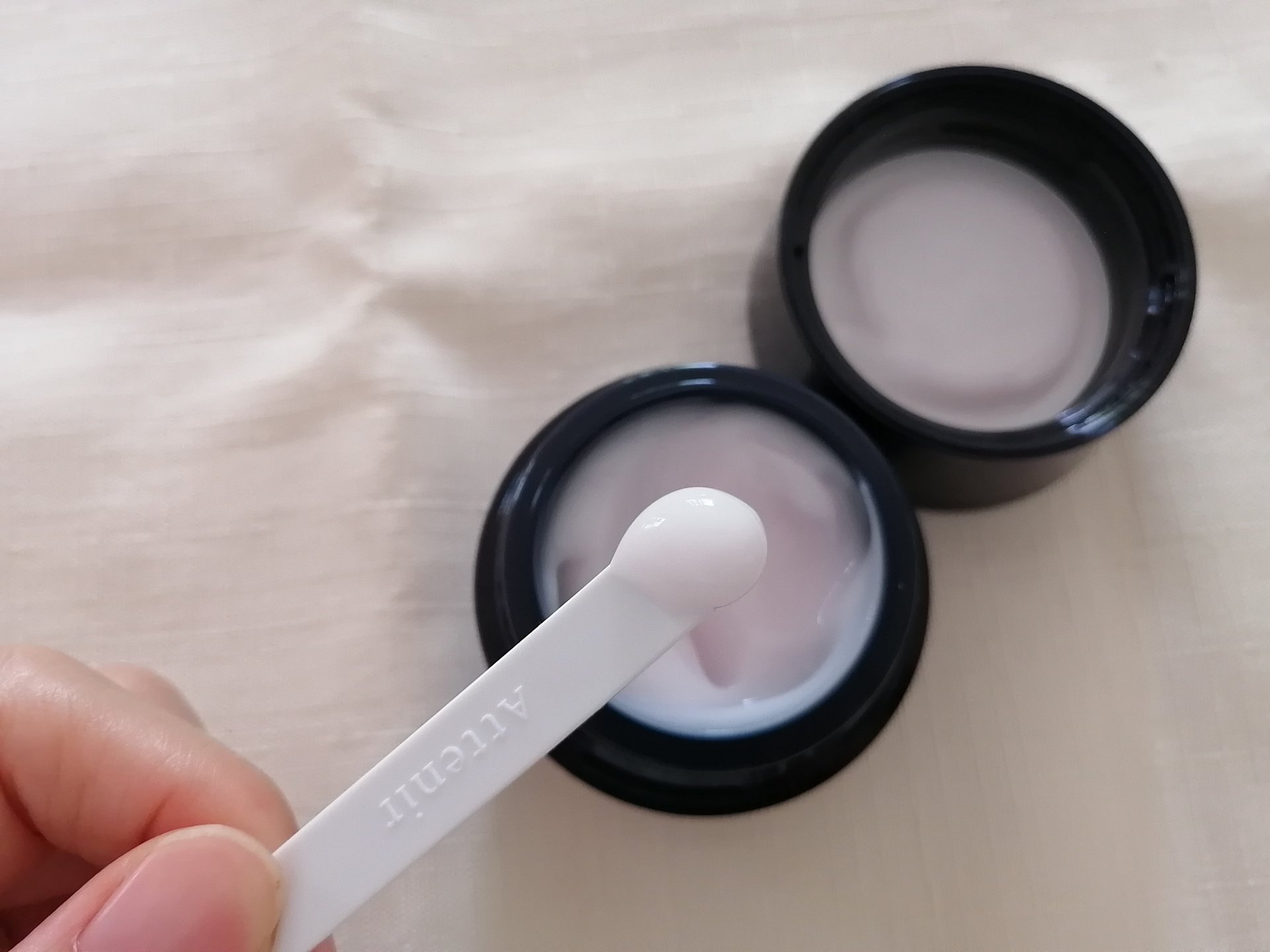 ミッドナイトモイスチャライザー<秋冬>/アテニア/フェイスクリームを使ったクチコミ（3枚目）