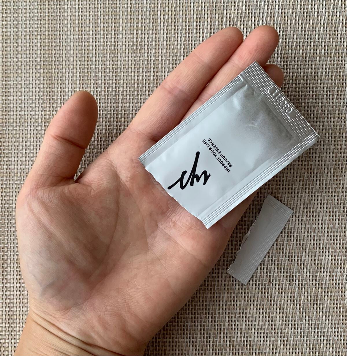 もふるん on LIPS 「リジュアップパウチ2ml×2枚を使いました。まぁ2回分だから、..」(2枚目)