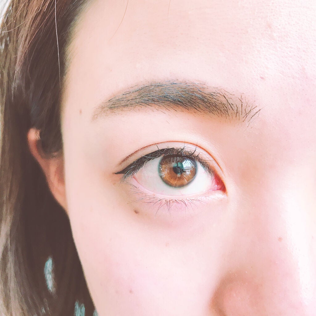 目と眉毛の間を近付けて理想の美人顔に!狭くする方法や広い・狭い人のメイク方法も解説のサムネイル