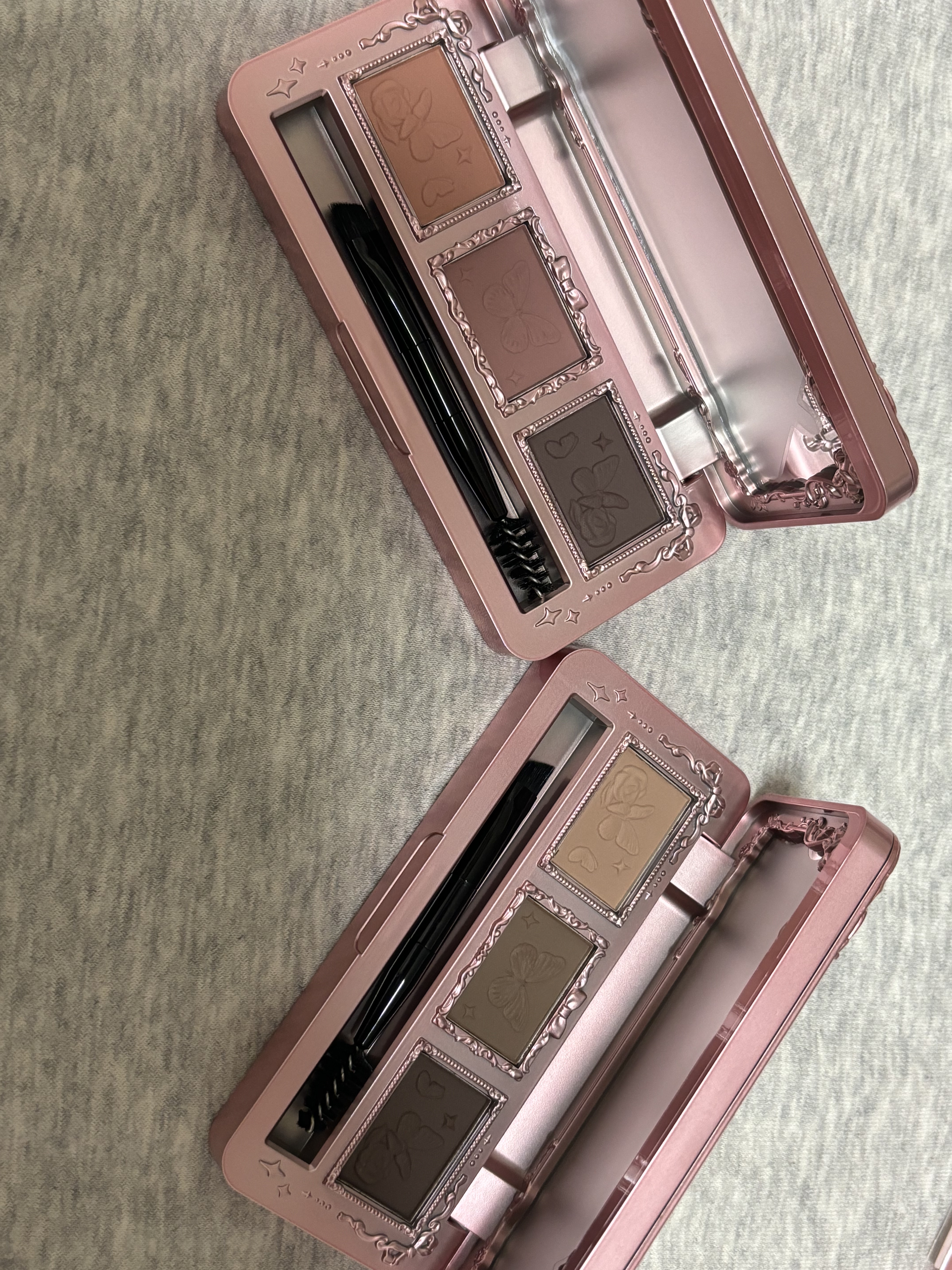 ミッドサマーフェアリーテイルズ コレクション アイブロウパウダーパレット/FlowerKnows/パウダーアイブロウを使ったクチコミ（2枚目）