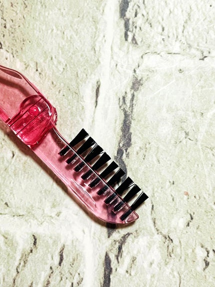 ひろろん on LIPS 「DAISOアイブロウ&マスカラコームマスカラのダマ取りや眉のお..」(4枚目)