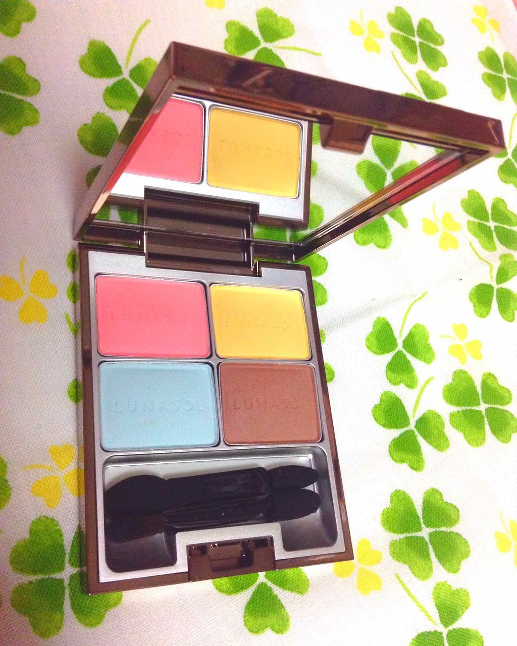 マカロングロウアイズ/LUNASOL/アイシャドウパレットを使ったクチコミ(1枚目)