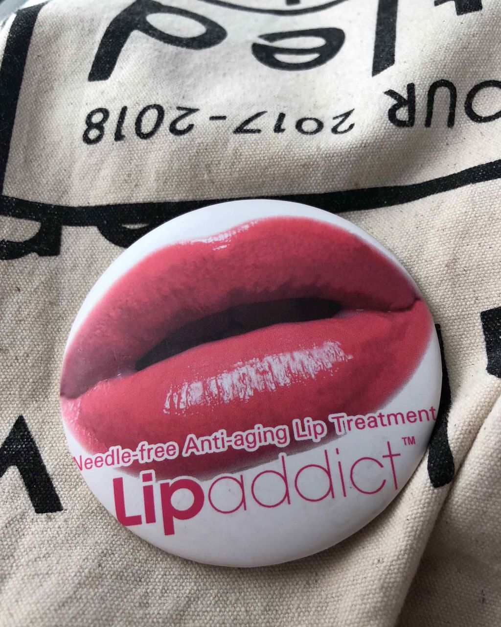 Arika on LIPS 「この鏡めちゃ気に入ってる(*˙ᵕ˙*)可愛いしこれなんか、つい..」(1枚目)