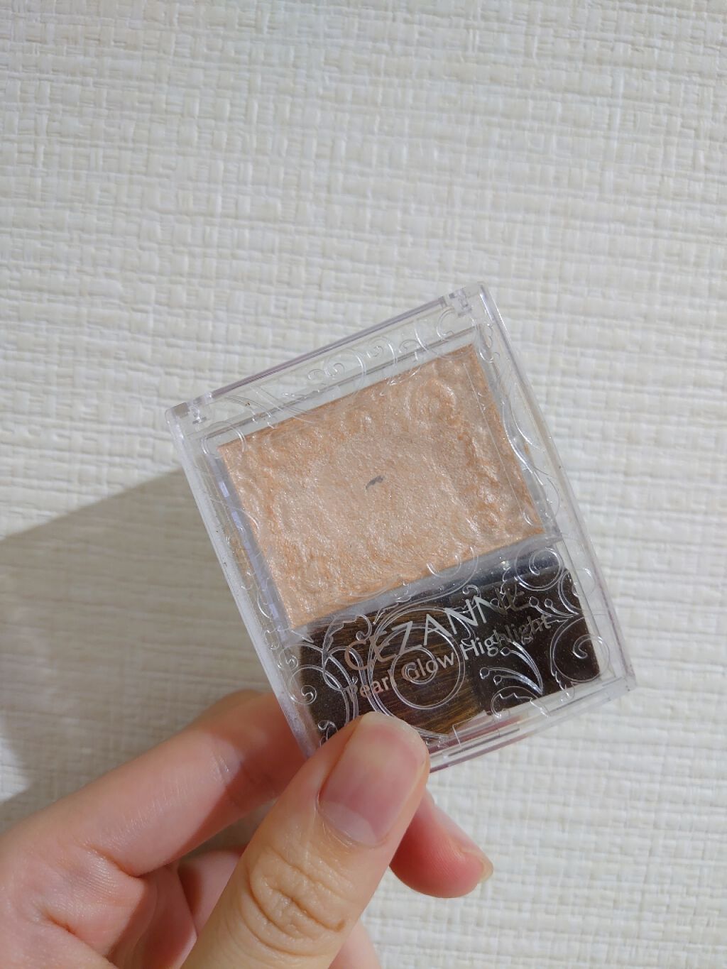 «セザンヌ パールグロウハイライト 01 シャンパンベージュ»
#セザンヌ #ハイライト #底見えコスメ

前に友達から貰ったハイライトです！
いつもアイシャドウの明るい色を使ってたのですが、このハイライトいいよってオススメされたものです！