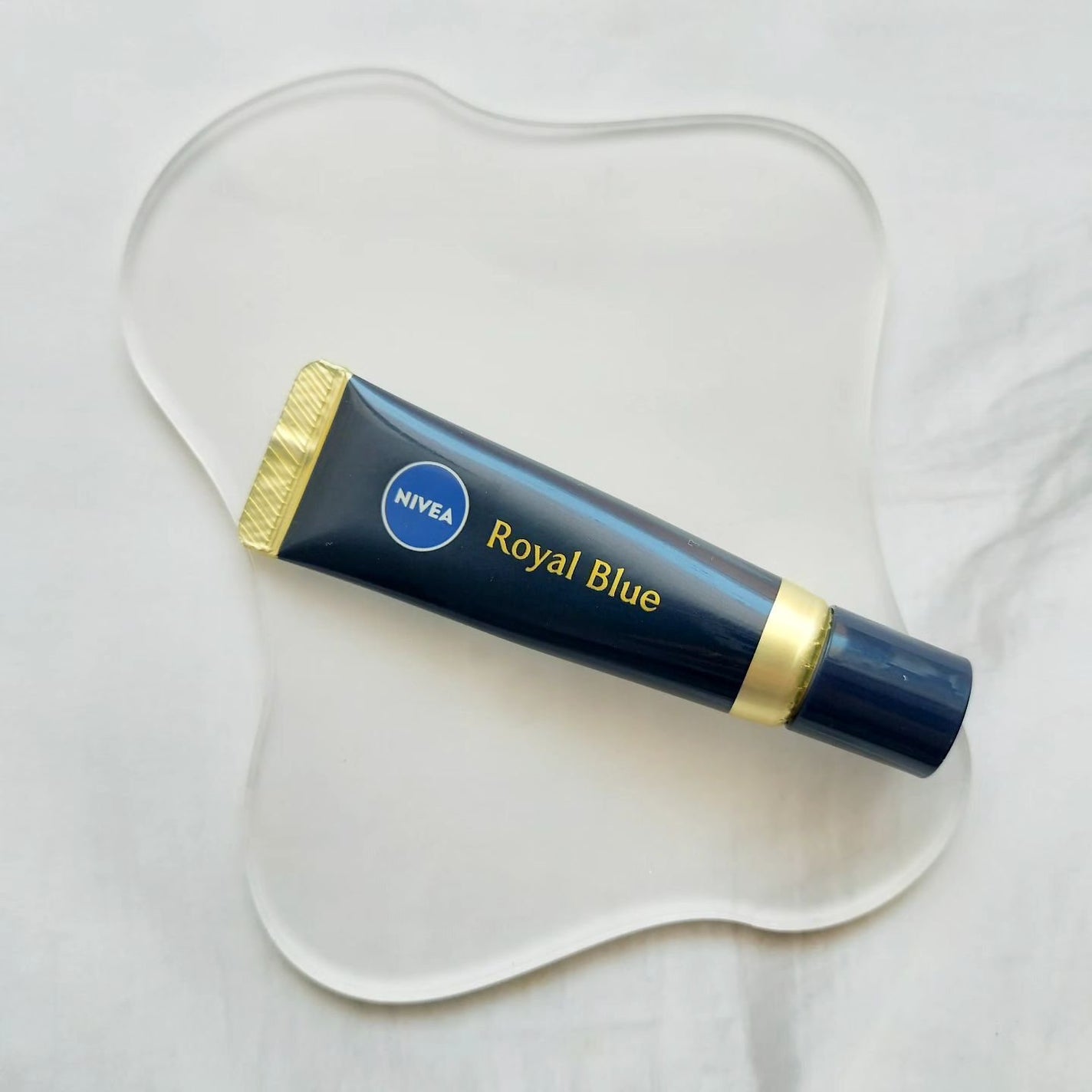 ニベア ロイヤルブルーリップ 濃密美容ケア/ニベア/リップ美容液を使ったクチコミ(1枚目)