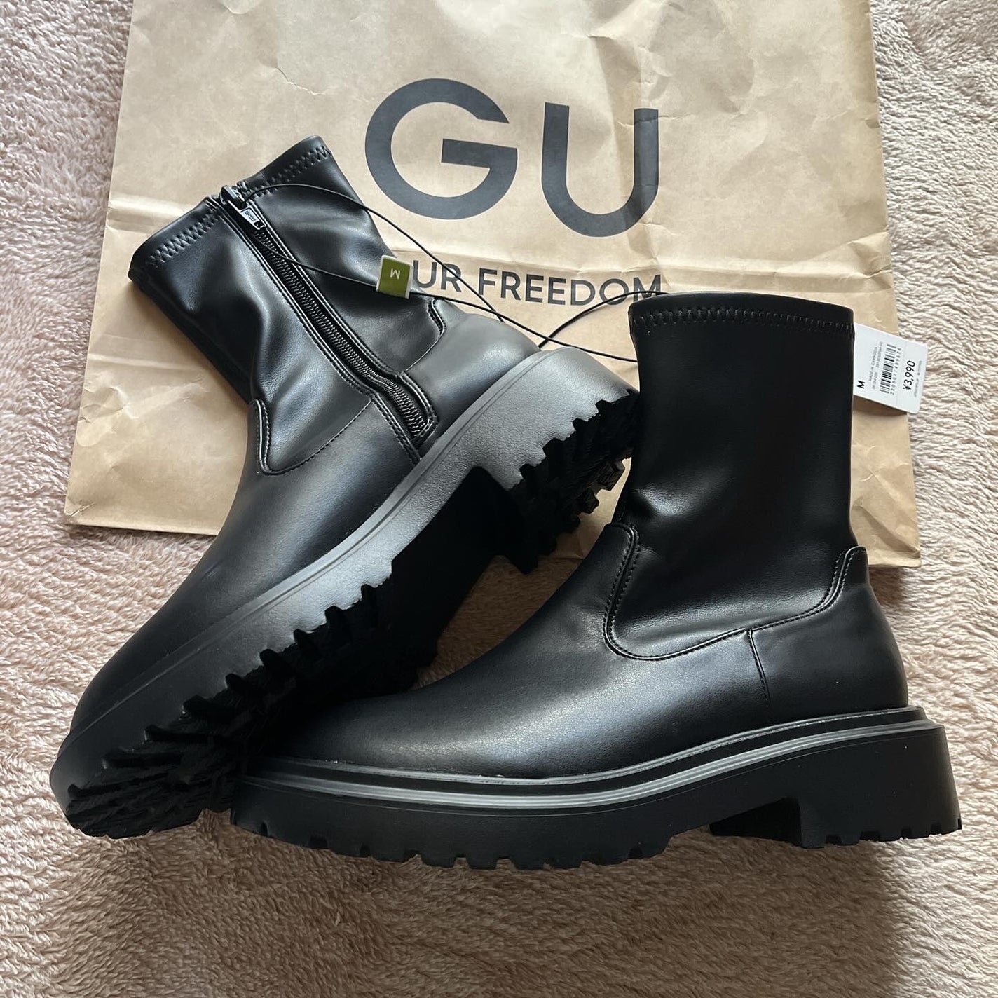 ひとりコスメ部 フォロバ100 on LIPS 「GUでお安くなってて1490円で買えたブーツ👢昔ホワイト買って..」(1枚目)