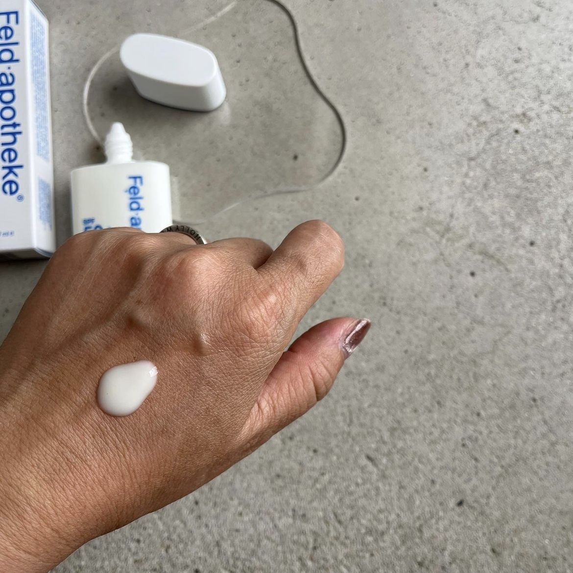 エアリーウォーターサンスクリーン プロフェッショナル/Feld Apotheke/日焼け止めローションを使ったクチコミ（2枚目）