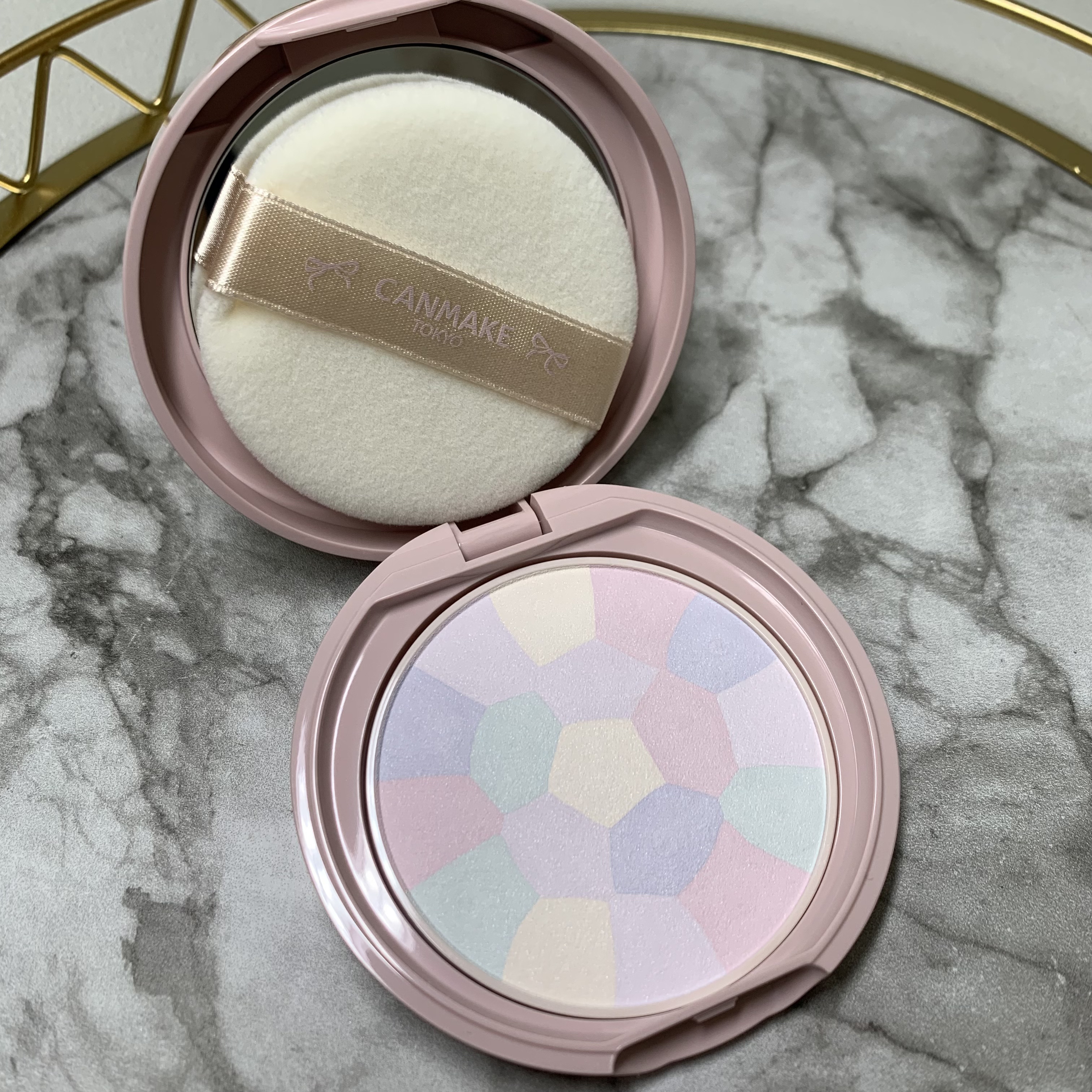 イルミネイティングフィニッシュパウダー　～Abloom～ 01 ハイドレンジアガーデン（限定ツイード容器）/キャンメイク/プレストパウダーを使ったクチコミ（2枚目）