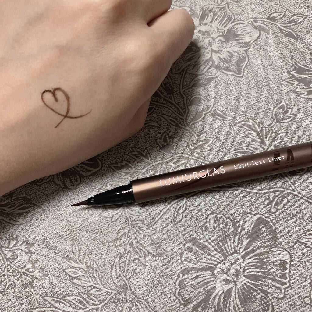 スキルレスライナー/LUMIURGLAS/リキッドアイライナーを使ったクチコミ(2枚目)