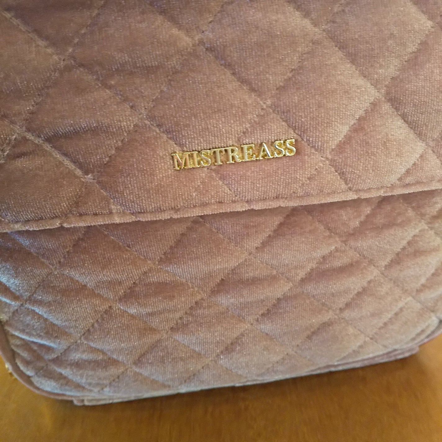 MISTREASS QUILTING POUCH BOOK produced by 三上悠亜|宝島社の MISTREASS QUILTING POUCH BOOK produced by 三上悠亜|宝島社の