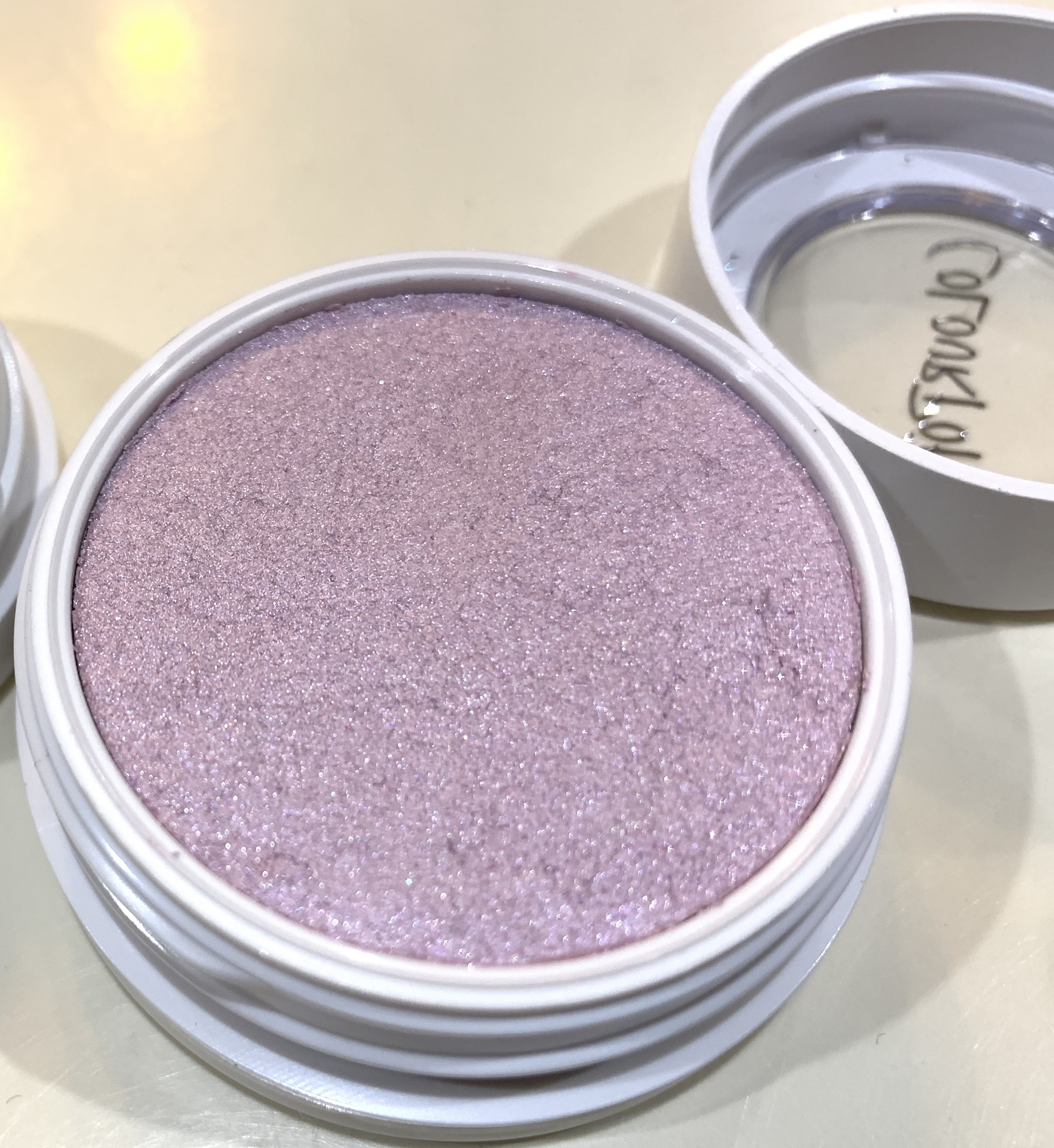 Super Shock Highlighter/ColourPop/パウダーハイライトを使ったクチコミ（1枚目）