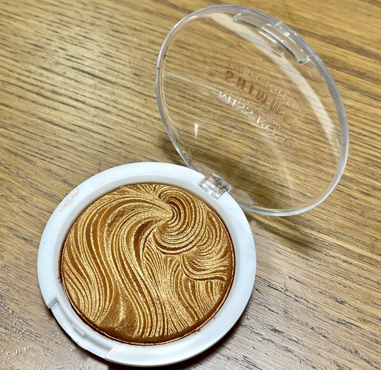 シマーハイライター/MISS ROSE/プレストパウダーを使ったクチコミ（2枚目）