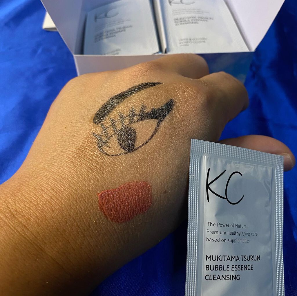 pikopiko on LIPS 「KCむきタマつるん発泡美容液クレンジング何これ!凄い面白い🤣シ..」(3枚目)