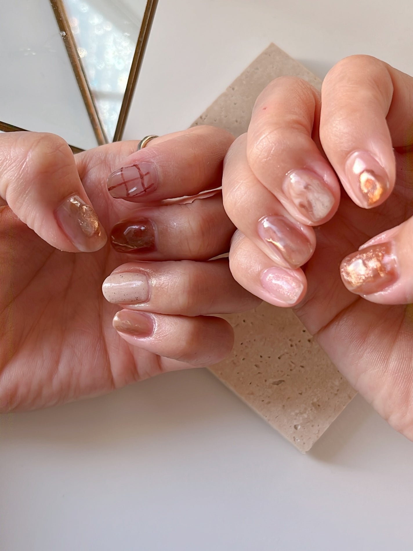 あめ🍬イエベのそばかすママ on LIPS 「9月から始めたセルフジェルネイル💅🏻
今までやったデザインまと..」(4枚目)