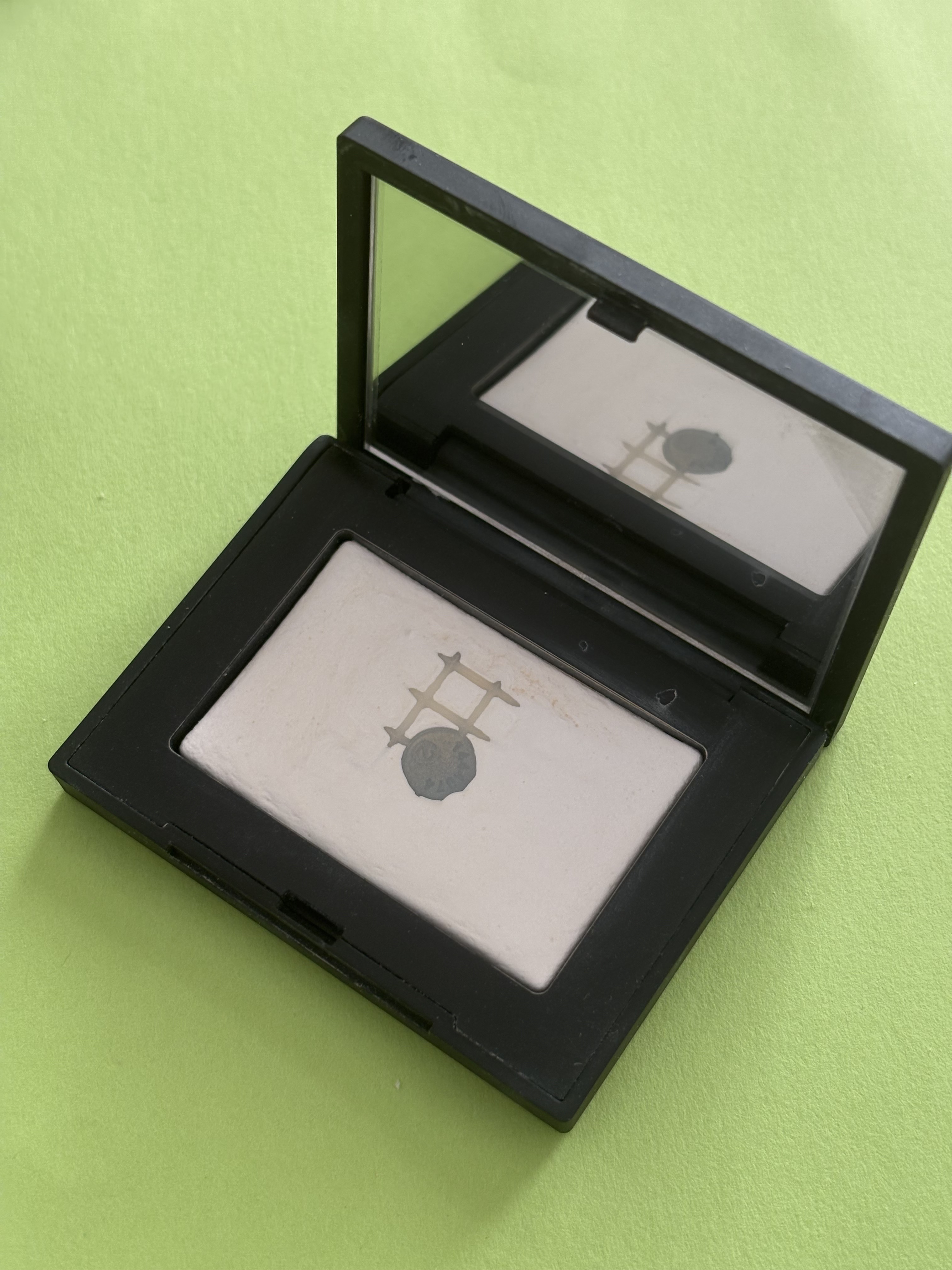 ライトリフレクティングセッティングパウダー　プレスト　N/NARS/プレストパウダーを使ったクチコミ（2枚目）