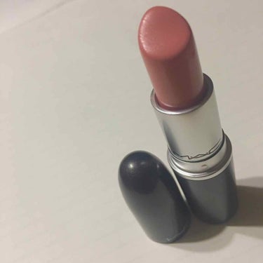 誕生日に貰ったMac💄
ピーチブロッサム🌸🍒

いい匂い👃🏼だし保湿👄されるしいい感じです👌🏼💗

何気に入ってるラメがかわいい✨

うすーいピンクだから大人っぽく仕上げたい時に使ってまーす🌷